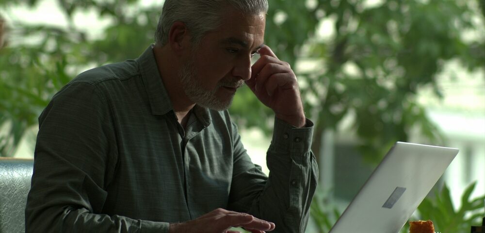 man researching the cost of varicose vein treatment near Baltimore