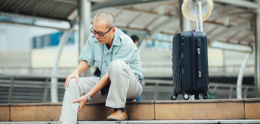 man in pain traveling with common vein conditions