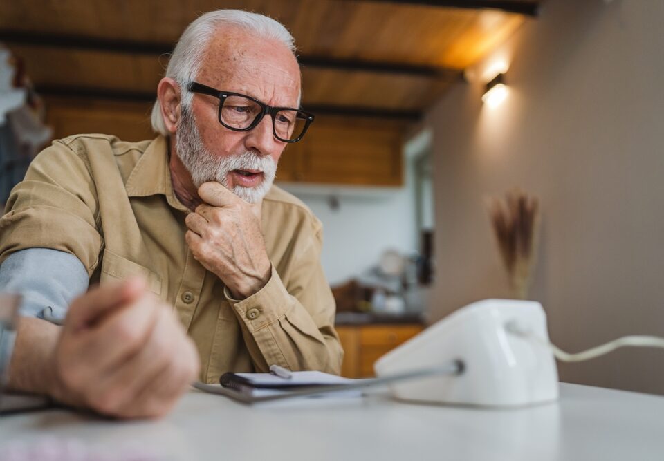 man wondering if high blood pressure lead to varicose veins